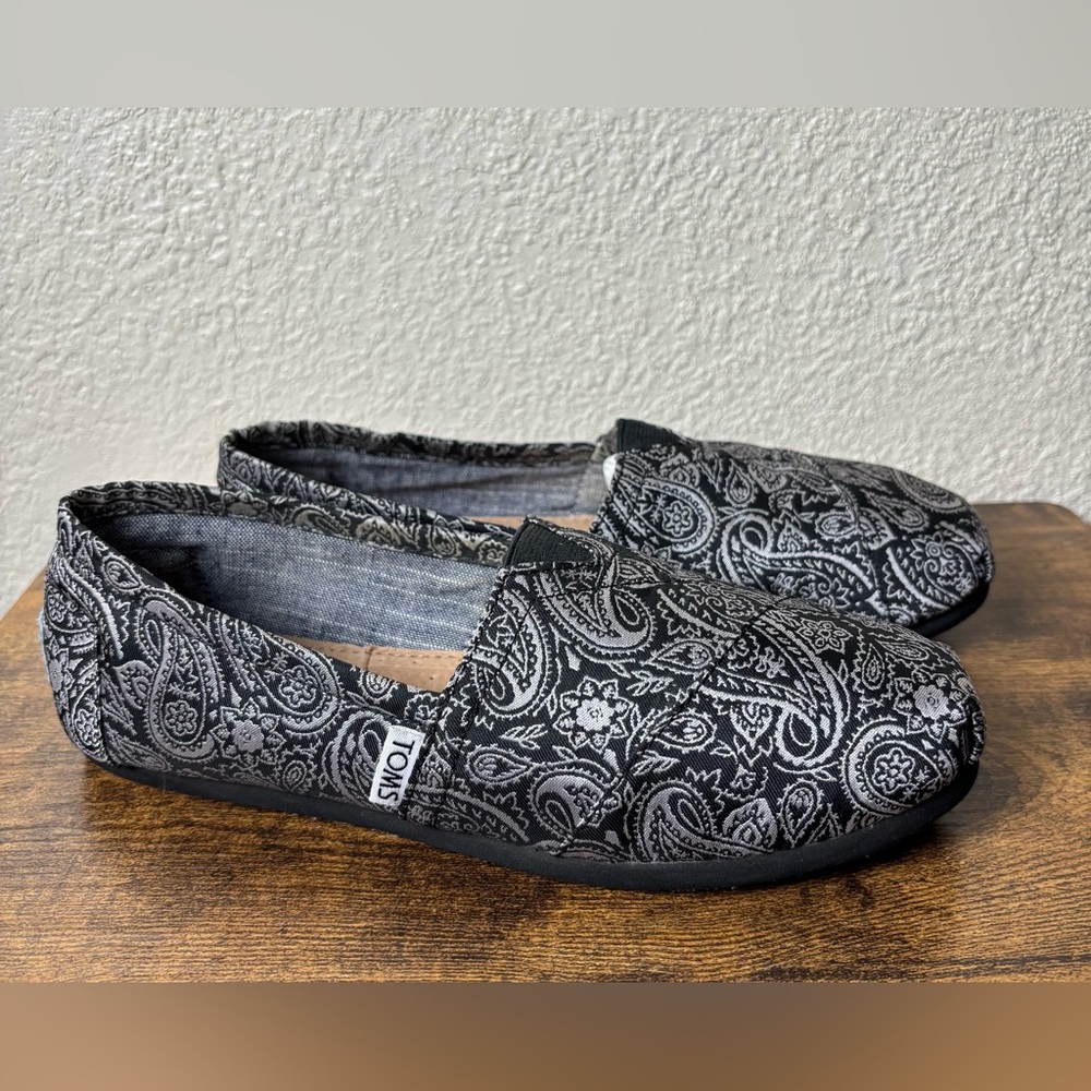 TOMS Shoes Flats Women’s Paisley Classics Black & Silver - Size 6.5